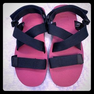 New, never worn Bimba y Lola sandals. Size 39.